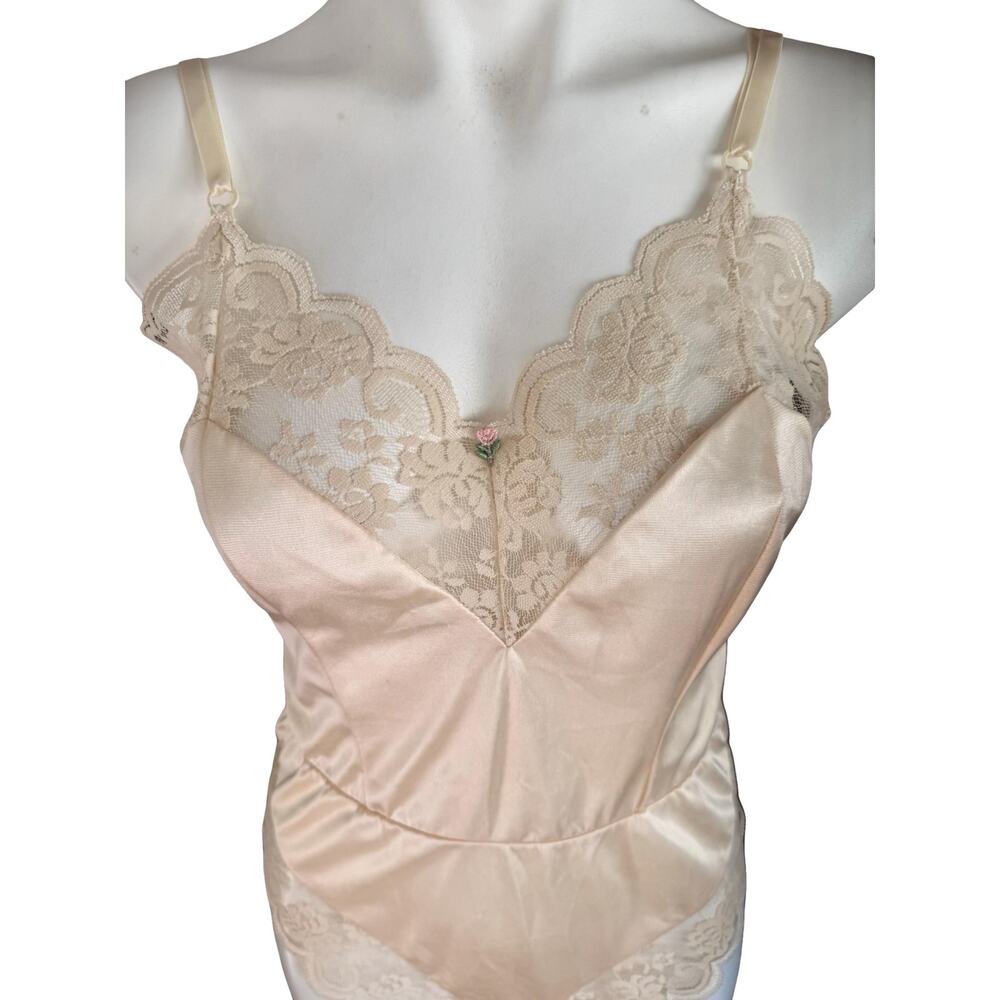Vintage JCPenney Fantasia 80s Lace Nylon Teddy Rosebud Detail 34 - Picture 5 of 10